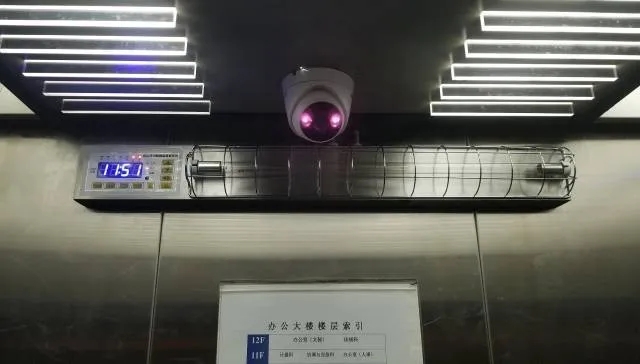 电梯2.webp.jpg